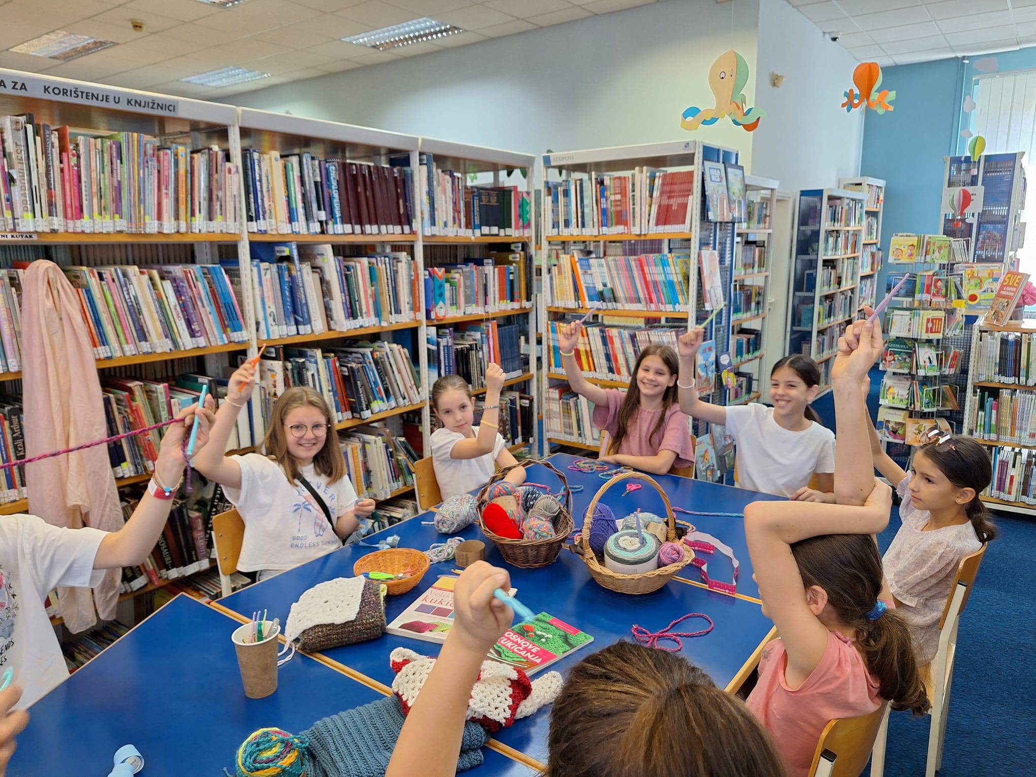 Ljeto u Knjižnici 2024: Nauči osnove kukičanja